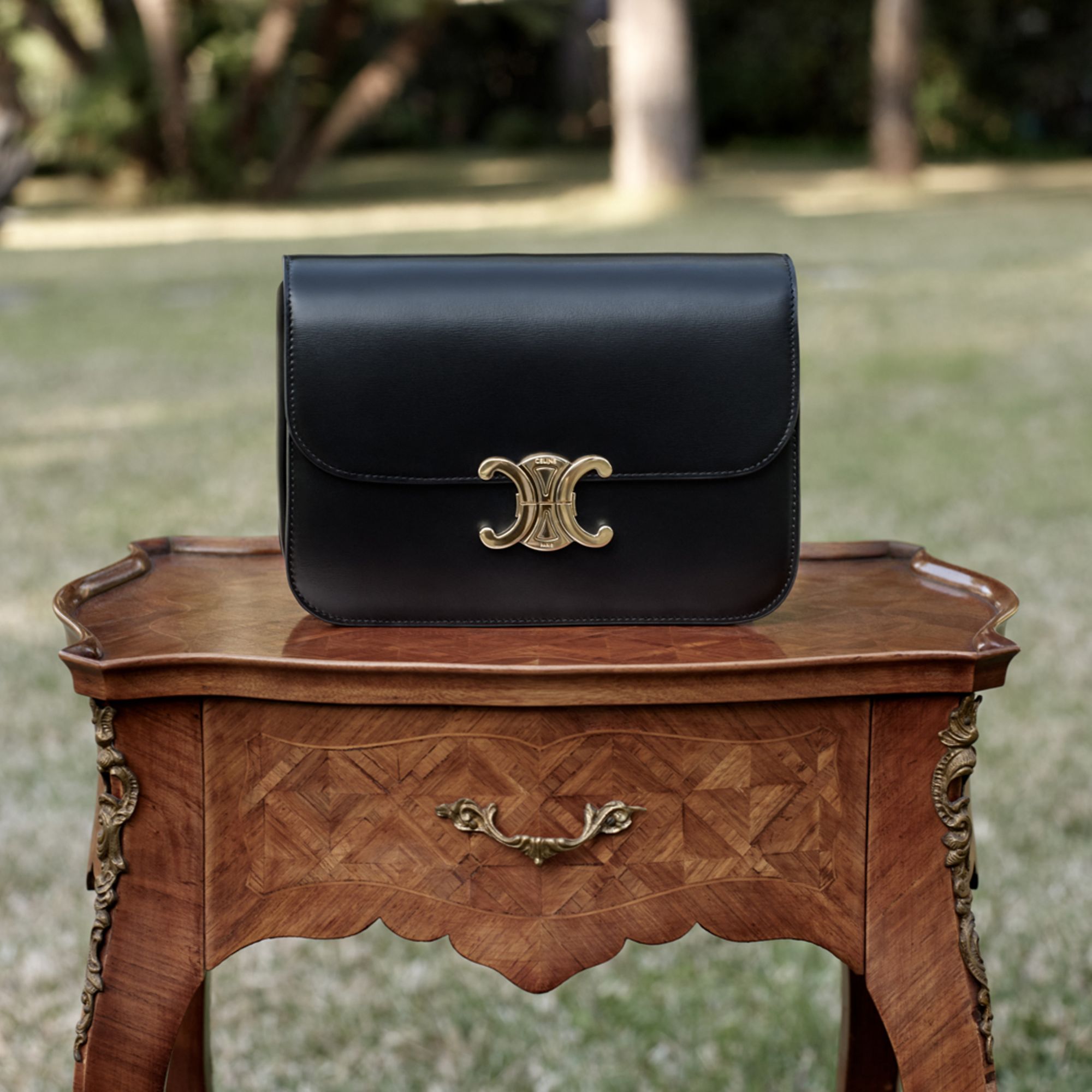 LA BORSA TRIOMPHE